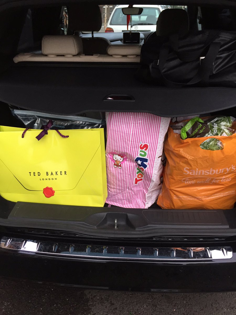 djf_finesse's tweet image. Presents and food wrapped and loaded! #bootload