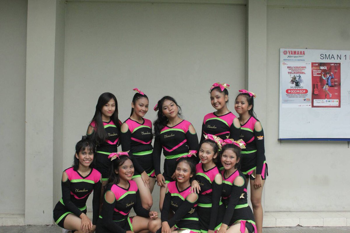 #Throwback After the show, thankyou Axis for coming to our school😻👍🏻