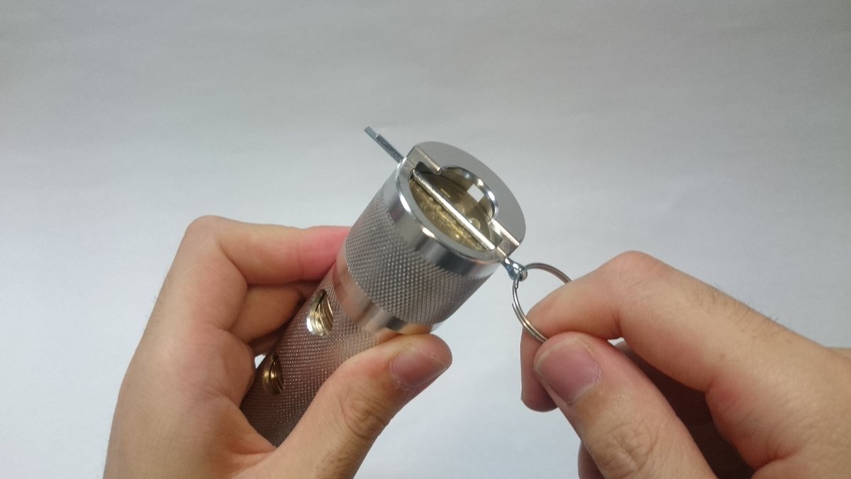 C91告知 3日目西ほ-35a】 星屑ドリルにて500円用アルミ製コインシリンダーを頒布します。前作から容量をアップし500円を65枚収納可能、カラビナ穴追加等の改良を行いました。価格は4000円から  詳細は下記HPにて https://t.co/Lbp54raPLH