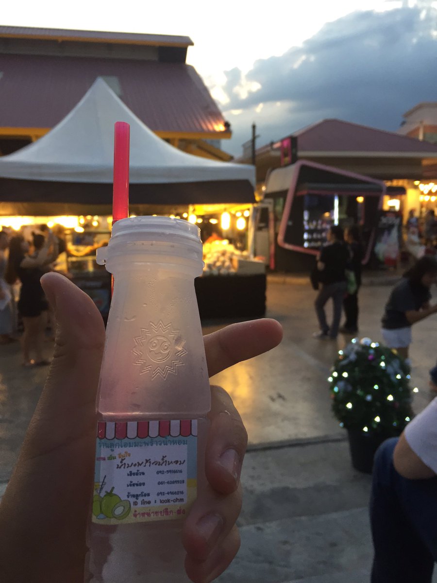 HeyImJp's tweet photo. Nothing like enjoying some food near the Fun Fair https://t.co/kMgAxebhC9
