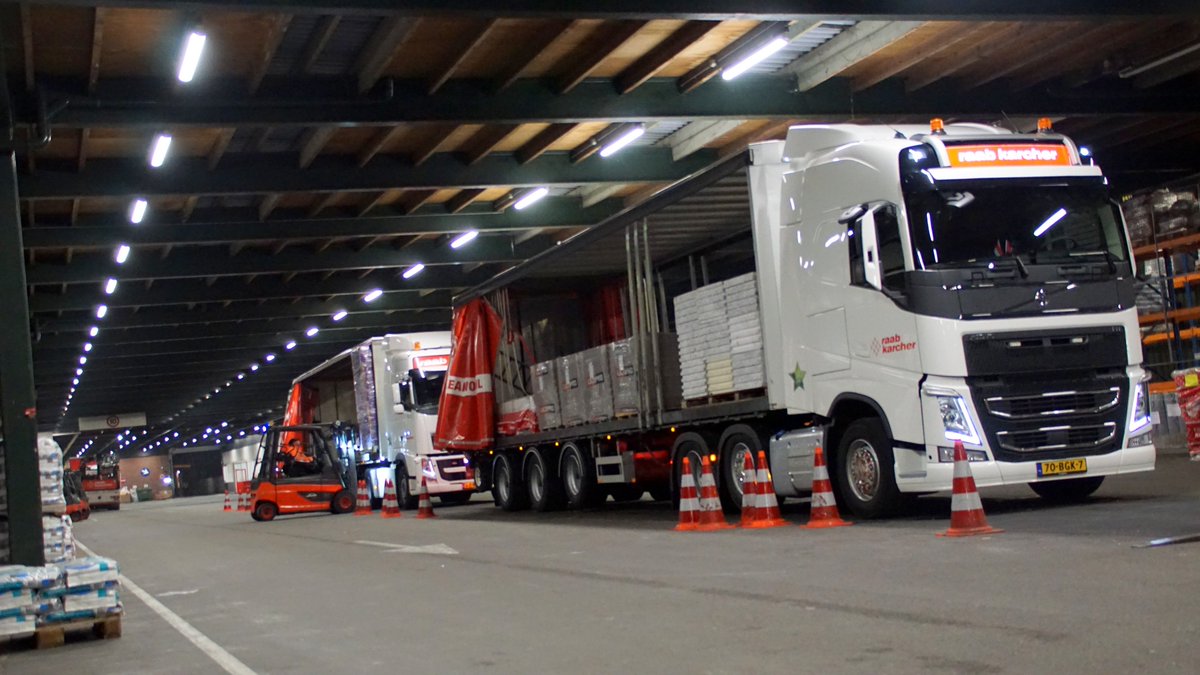 BartPlasman's tweet photo. Ook tijdens de Kerstperiode staat ons Logistieke team voor u klaar! Kijk op https://t.co/bDdks5fCD5 voor de openingstijden! @RKB_Vriezenveen https://t.co/BBoTQ61bvC