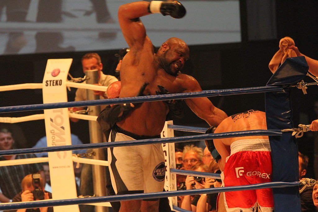 Zagreb LEGENDARNI BOB SAPP DOMAĆIN MFC SPEKTAKLA U ZAGREBU: Odmah nakon završetka najvećeg Malonogometnog turnira… dlvr.it/MyKW5N