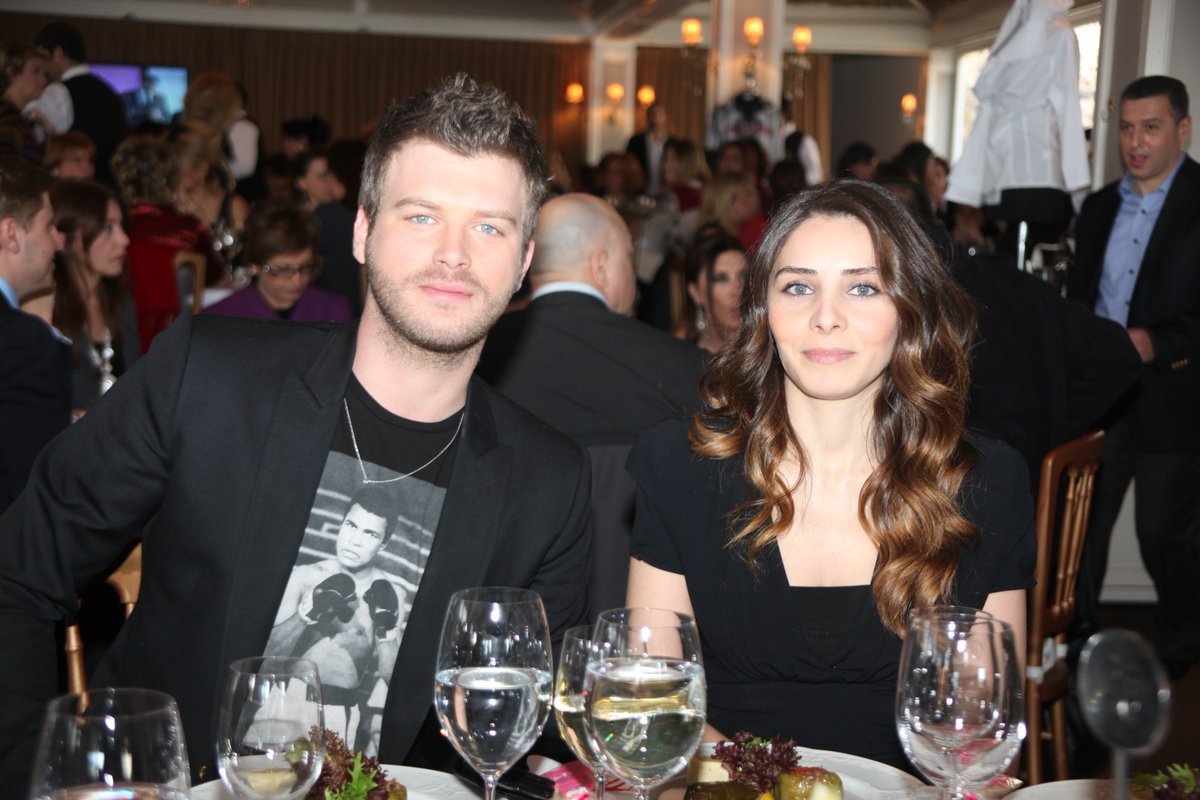 Its_BerenFan's tweet photo. HARIKA 😍#Kivançtatlitug #NurFettahoglu #AskiMemnu https://t.co/mrJrXraOIp