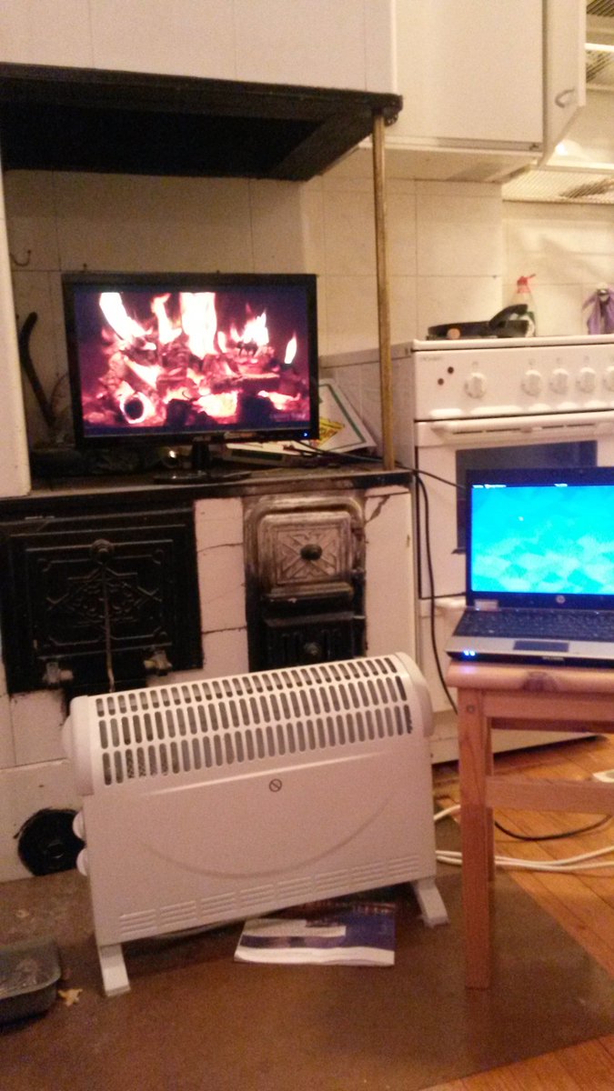 pwistbac's tweet photo. My supplier states on web site, without going into detail, that my electricity is generated from renewable sources #xmas2016 #sustainable https://t.co/cp5amnWqJn