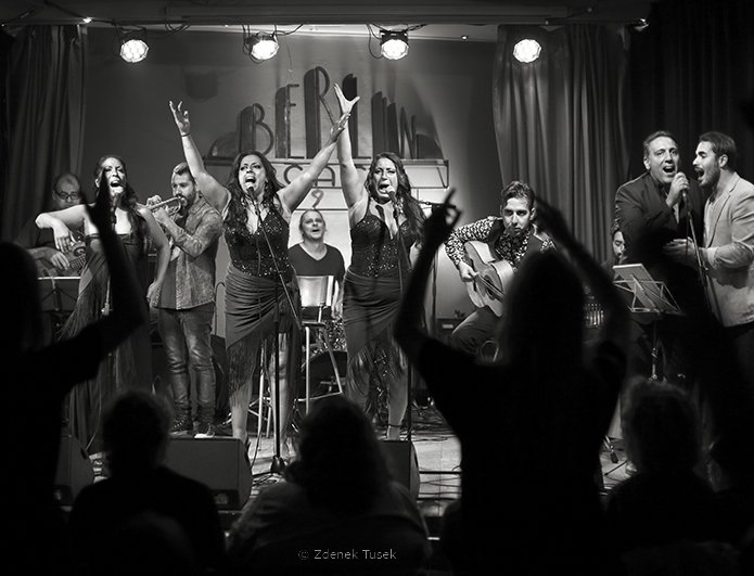 #NocheDeReyes con <a href="/NegrisLas/">Las Negris</a> + Invitados / Jue 05 Ene 23:30  <a href="/CafeBerlinMad/">Café Berlín Madrid</a> 8€ ant - 10€ taq / Comprar bit.ly/2bR5HP4  #flamenco