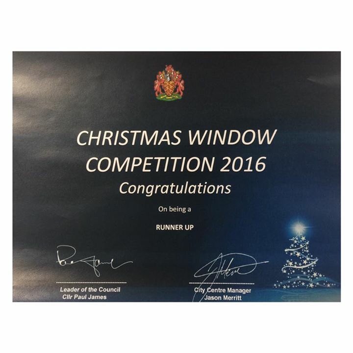 MarkBlake_Hair's tweet photo. Gloucester are very pleased to receive Runner Up in the Christmas Window Display 2016 

Have a very Merry Christmas from all at Mark Blake https://t.co/aGT5yGqWoY