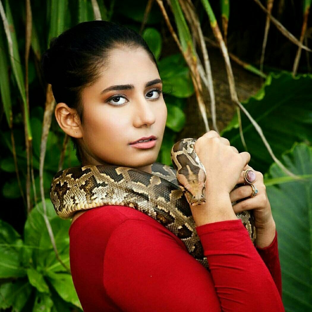 sameen_rashid's tweet photo. Stand strong and conquer the world with your worth 💖

Photographer: @tapujaveri 
Wardrobe: @iconclothingkhi 
#MissVeet #fearless https://t.co/AZ3TzZzEw1