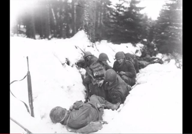 LegInsurrection's tweet image. Christmas Eve 1944 in the Ardennes shar.es/1DvyHc