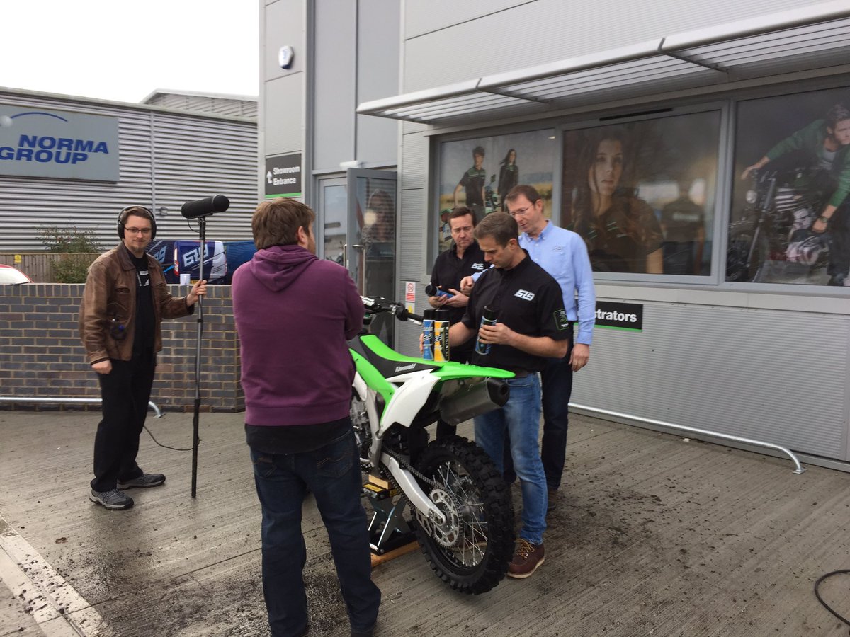 FabuloidLtd's tweet photo. Behind the scenes this week filming at Kawasaki Greenham @team6t9 @Freddiespencer @Jimwhit69 @UKTeamGreen @Kawasaki_News @BournemouthKawa https://t.co/jVd1FWDOOf