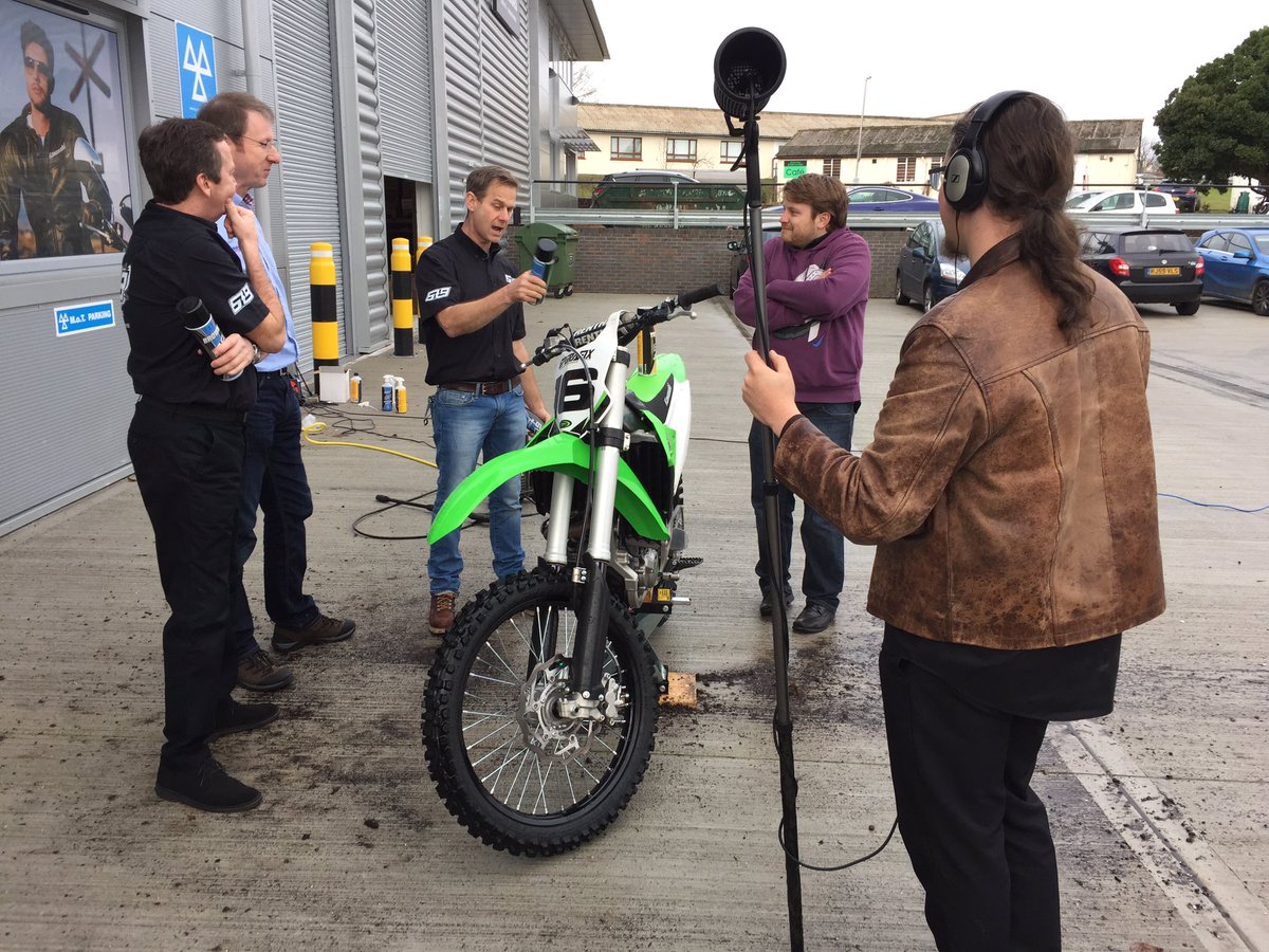 FabuloidLtd's tweet photo. Behind the scenes this week filming at Kawasaki Greenham @team6t9 @Freddiespencer @Jimwhit69 @UKTeamGreen @Kawasaki_News @BournemouthKawa https://t.co/jVd1FWDOOf