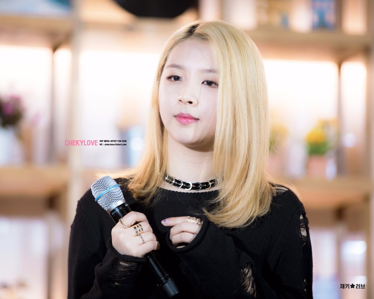 chekylove_'s tweet photo. 161217 SOUND-K 달콤콘서트 #KARD #전지우 4Pic
#카드 #JIWOO #지우 #チョンジウ

@KARD_Official https://t.co/wxCMNjiw9b