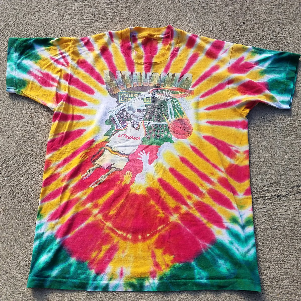Ssscincinnatiss's tweet photo. Grateful Dead 1992 Olympic Tee For Sale!

Size Large $60 Shipped DM To Buy

#GratefulDead #deadhead #streetwear #tiedye #thriftfinds #thrift https://t.co/NvwN8Uf7JC