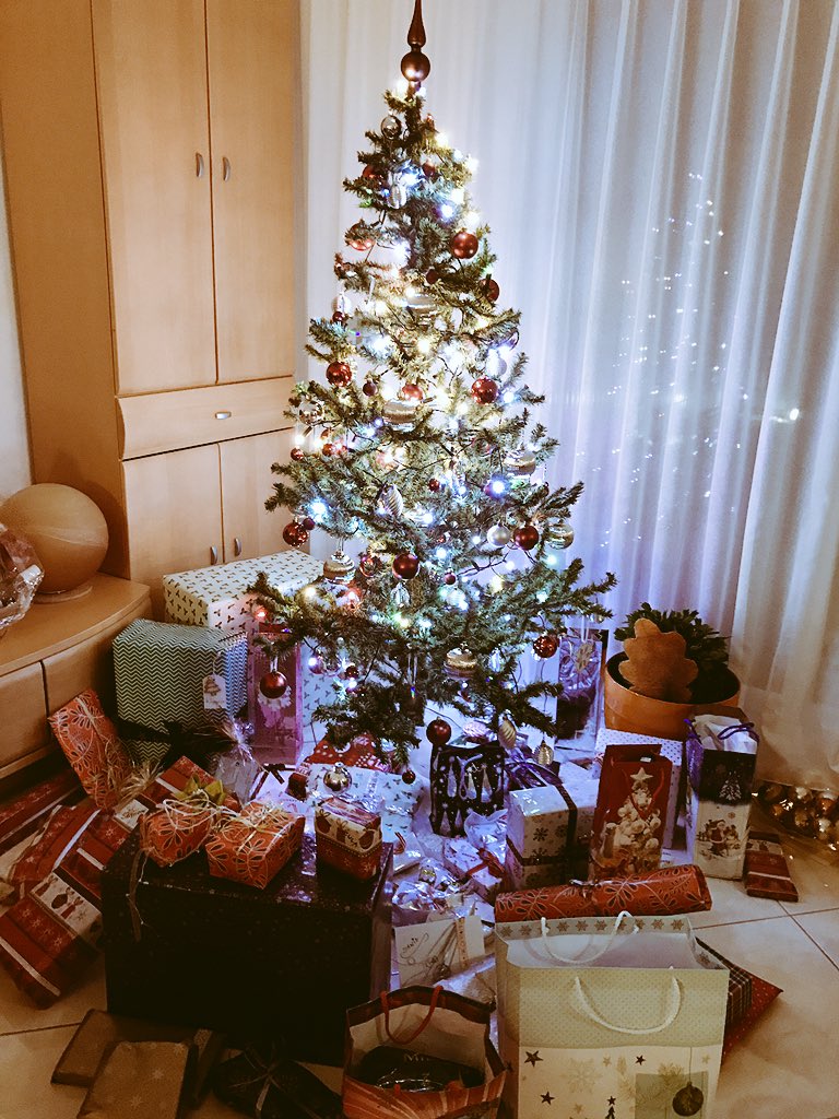 dagibee's tweet photo. Der Weihnachtsmann war da 🎁🎅🏼✨
#MerryChristmas https://t.co/mSzIIKmbqQ