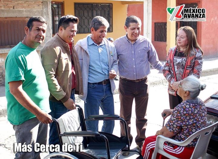labc8915's tweet photo. Entregando apoyos con @GabrielRdzVilla en los comités de @MexAvanzaGP y desear un muy feliz Navidad en el Distrito Xl @AnavelFernandez https://t.co/AkzXqv32SM