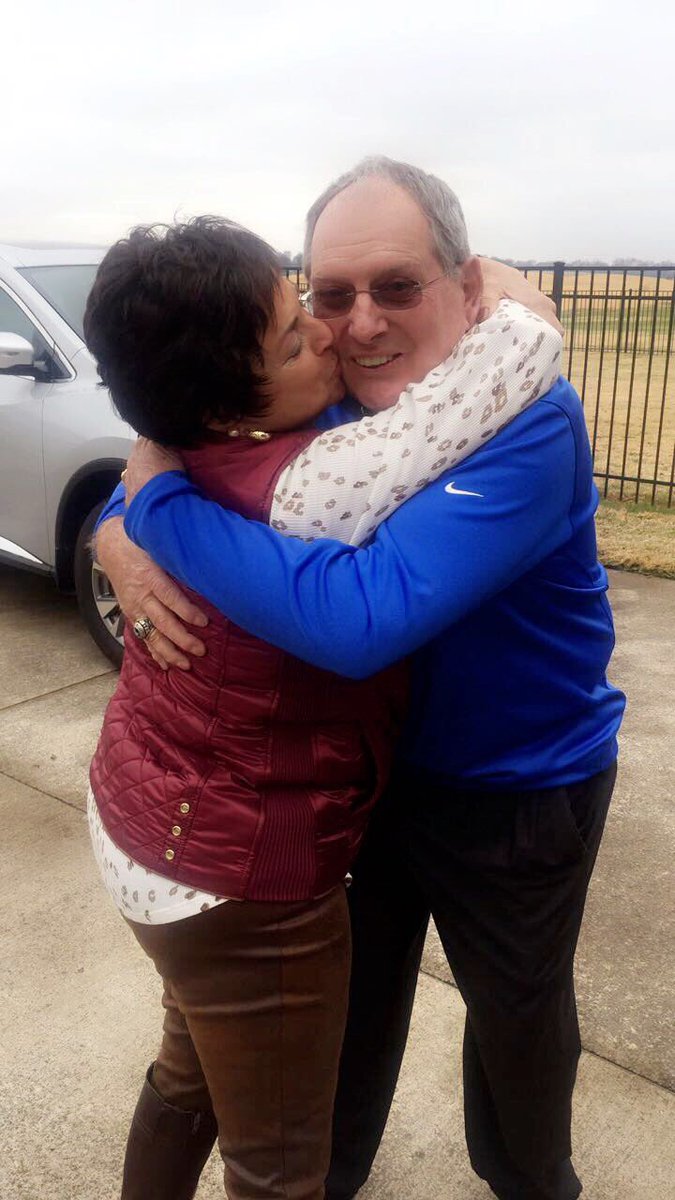 HalleRhea's tweet photo. 50 years of marriage is something you just don't see...Christmas Eve is the best wedding date. Happy Anniversary you love birds!!!! 5️⃣0️⃣❤️ https://t.co/VhjauAWOoy
