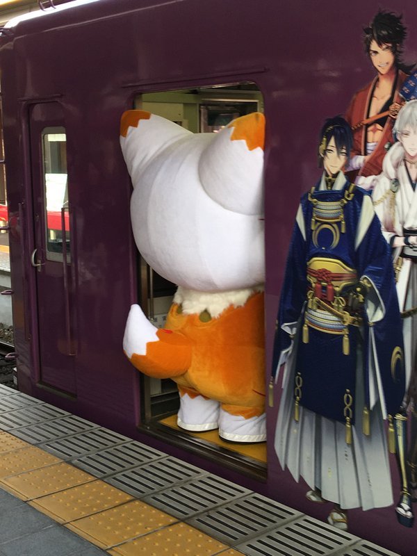 meakoopa's tweet photo. if you are sad here is a collection of images of mascots becoming perilously wedged in doors https://t.co/iIv8vUm5g7