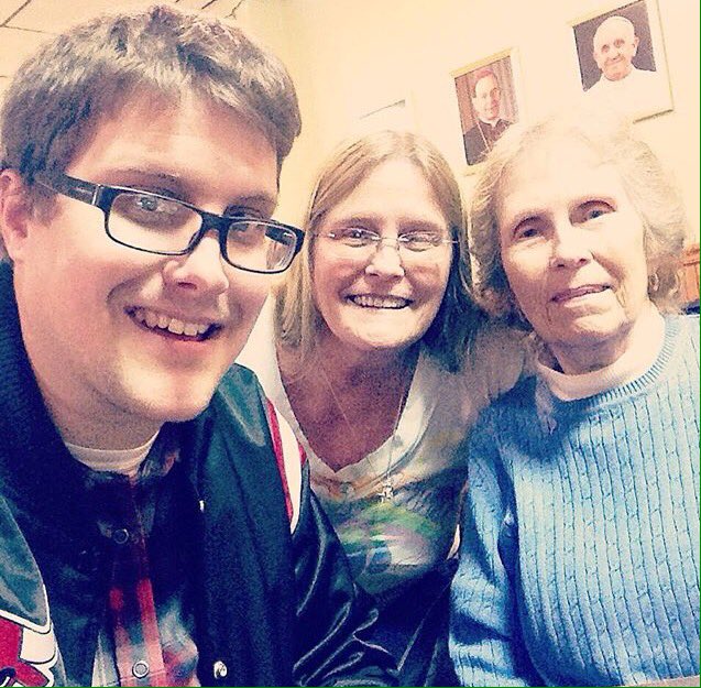 TheAlimoe's tweet photo. RIP Grandma Alimoe 🙏🏻😥😞😥🙏🏻 https://t.co/vWSk3wDLcK