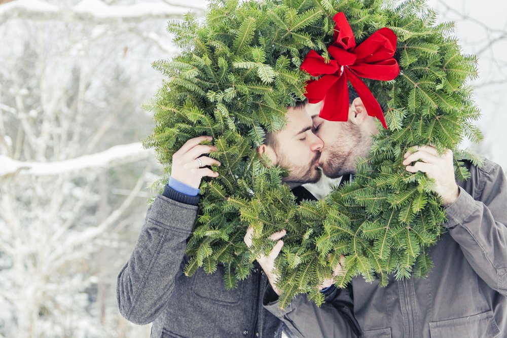 vgldating's tweet photo. 👬 From our VGL family to yours, have a safe + happy holiday! 🎀 https://t.co/EfpLEtGzAq #gaydate #gaydating #gaysingles #gaylove #loveislove https://t.co/5k8j75txGf