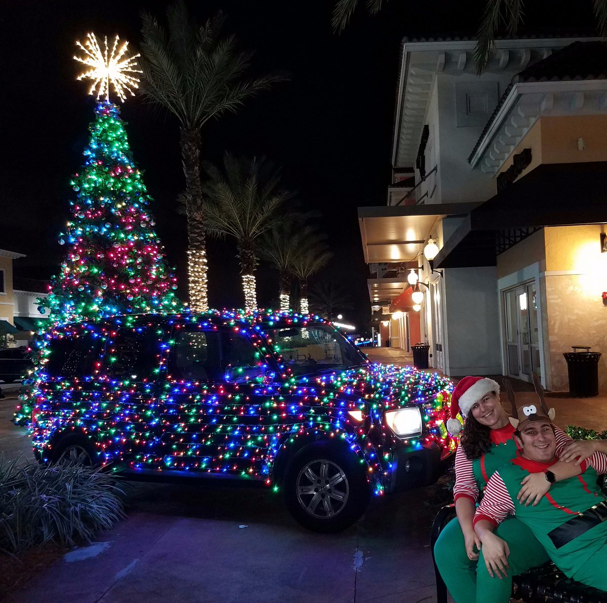THE305GUY's tweet photo. On the 3rd night before Christmas, the #786CHICK &amp; #305GUY #ChristmasCar joined last-minute holiday shoppers @ThePalmsShops.#MerryChristmas https://t.co/6sCroOPoO3