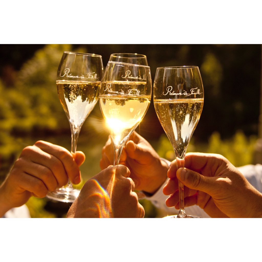 PicardBoyer's tweet photo. Nous vous souhaitons un très Joyeux Noël #champagne #PicardBoyer #Noël https://t.co/xjhS1ryADl