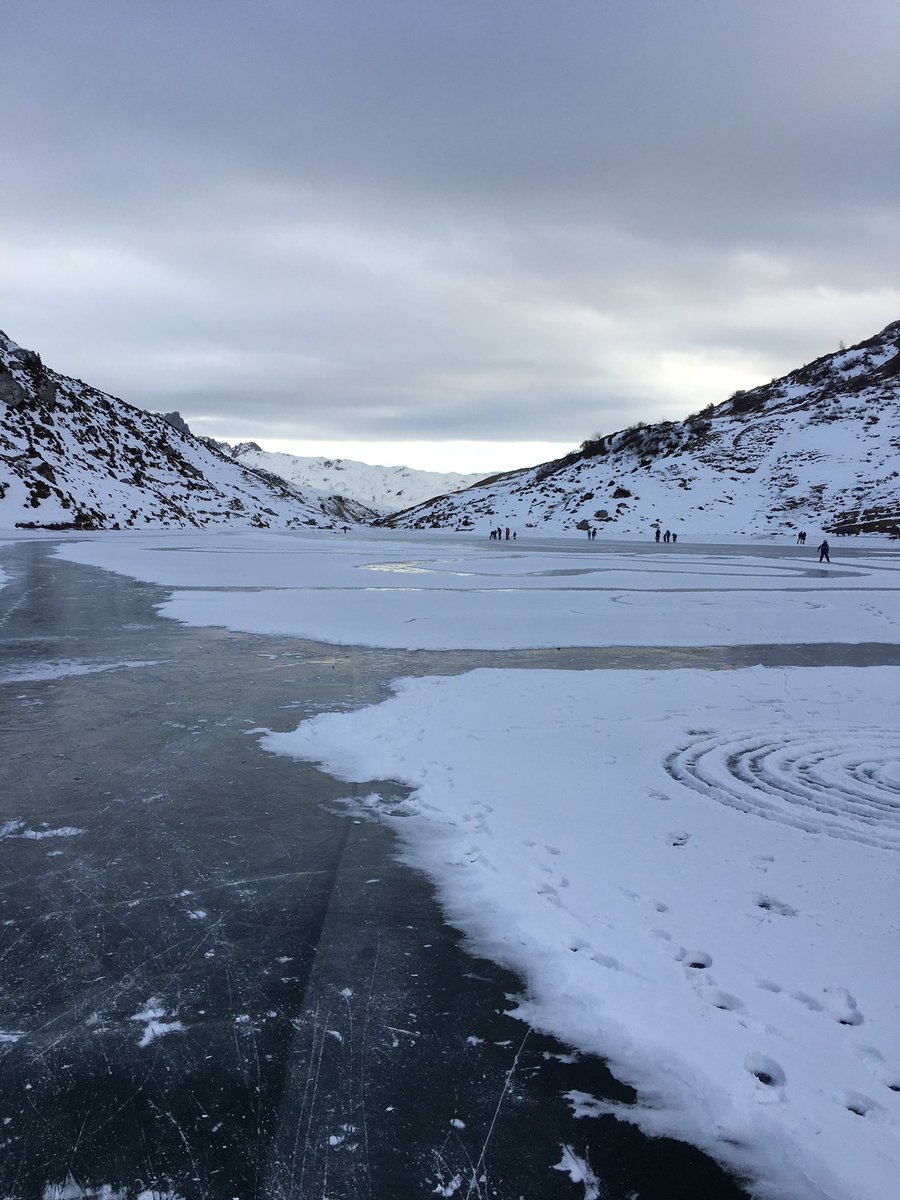 AlFreddy_Meier's tweet photo. #Partnunersee #schwarzeseis #einmalig #gschpunna @watea120 👍🏻👌🏻🎄⛸ https://t.co/sT5gG6914K