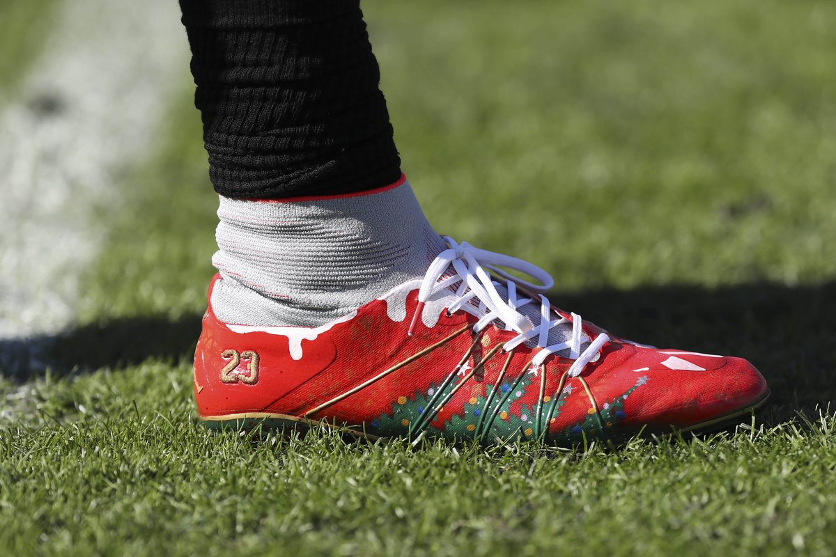 neymar wearing hypervenom