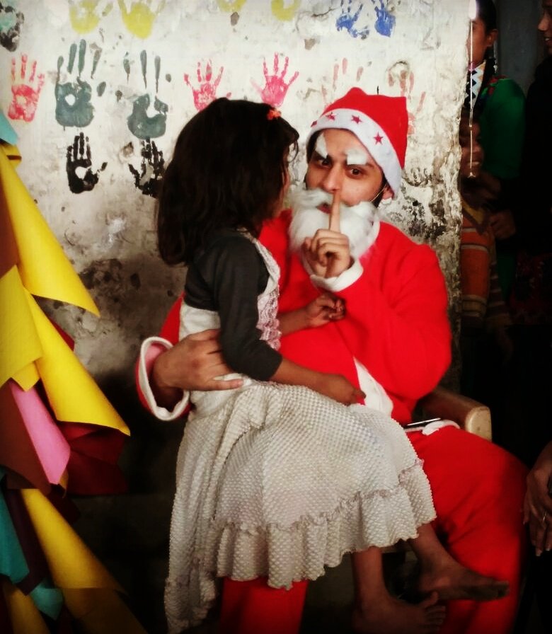 Bucketlist_in's tweet photo. Our Santa is making a list and checking it once!
#BucketList #BucketListIndia #GenieInABucket #Christmas #Santa #HolidaySeason https://t.co/4tlXNQodW4