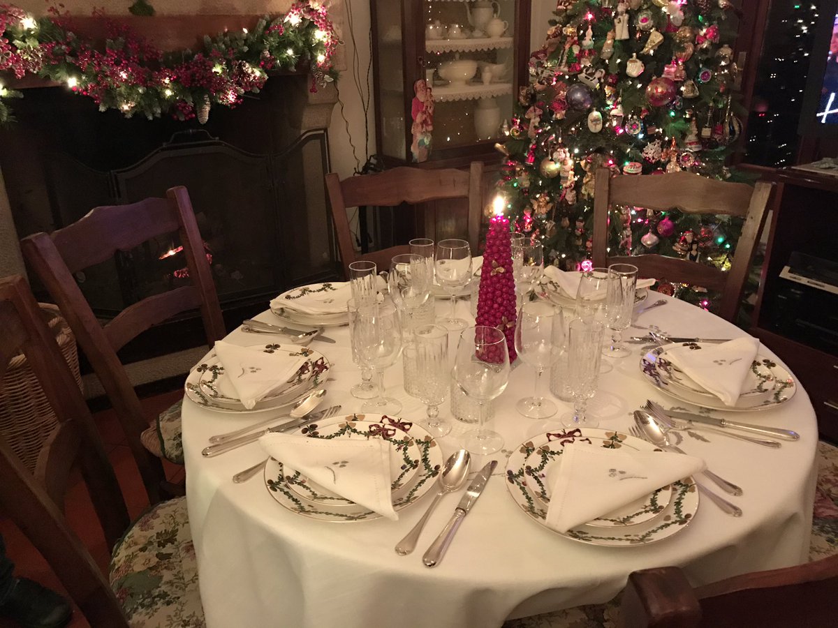 CheFacchini's tweet photo. Tantissimi auguri di buon #Natale a tutti ! #chefacchini #casafacchini #riccardofacchini https://t.co/rt3CsNVm7K