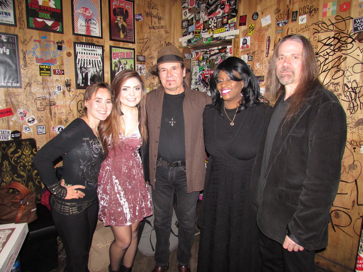 josephjamesnyc's tweet photo. #LiveatWebster @sabrina_salice @american_nomads @PopImpressKA https://t.co/WOVQLx6bjc