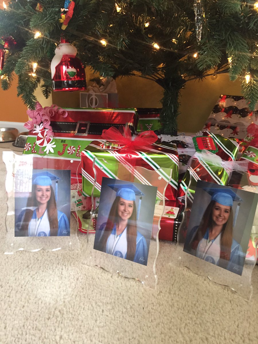 dancersydney's tweet photo. Y'all thought that whole "lay under the tree bc I am a gift" tweet was a joke but... https://t.co/ttwXJMHQsy