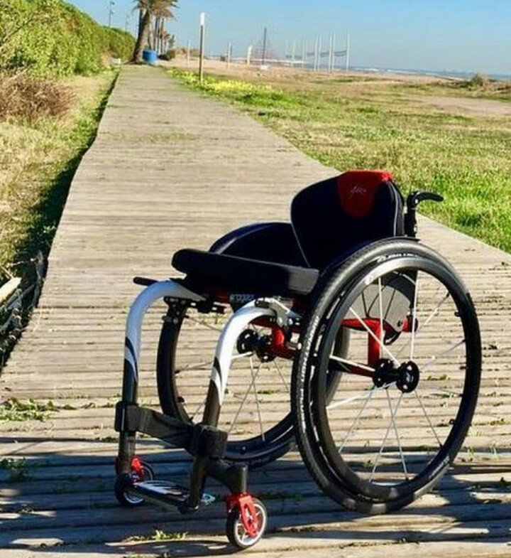 HeemOnWheels's tweet photo. All I want is someone to bless me with a new wheelchair ♿. Thank you. https://t.co/M0jT3W6U2j