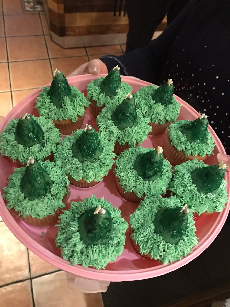 Emz@castlelake82 tweet media