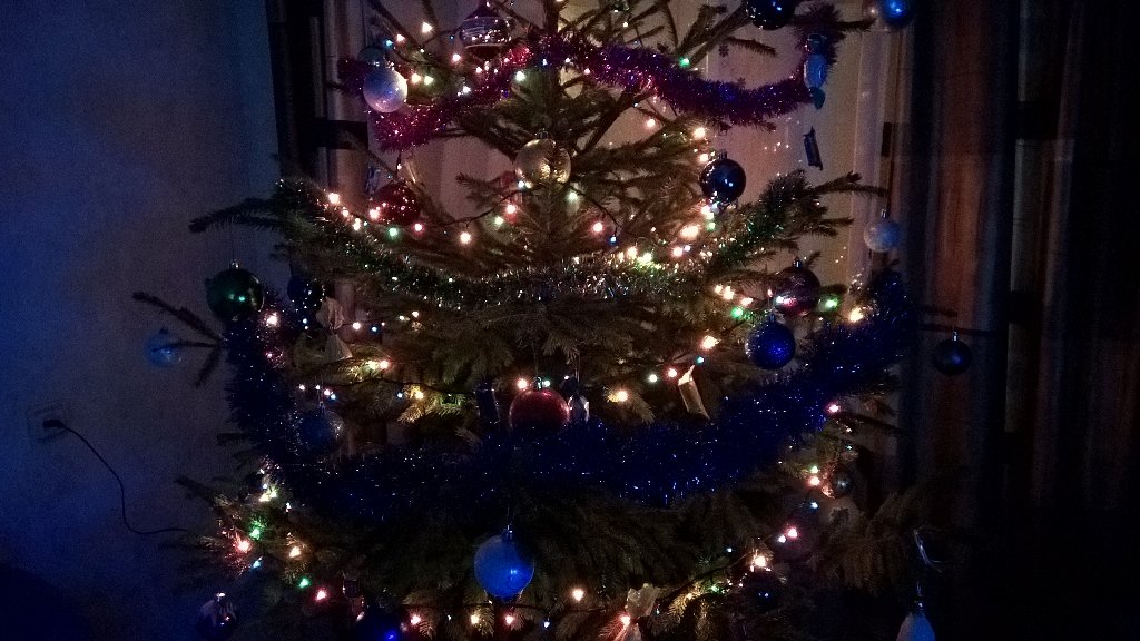 Added some X-mas spirit into my room)