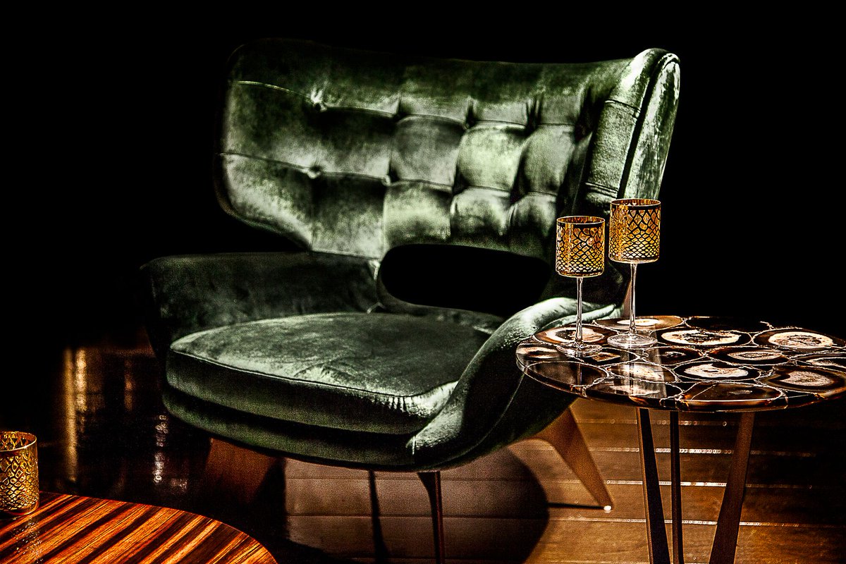 kingsofchelsea's tweet photo. It was the night before #Christmas⦠the time to luxuriate in regal comfort #CAVALLIXMAS at #KingsofChelsea https://t.co/LszhSh1LlS