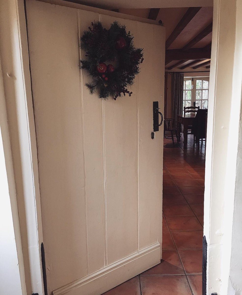 • TL studio is now closed for a few days. Thank you to all of our lovely customers for your support this year!Have a wonderful Christmas 🎄