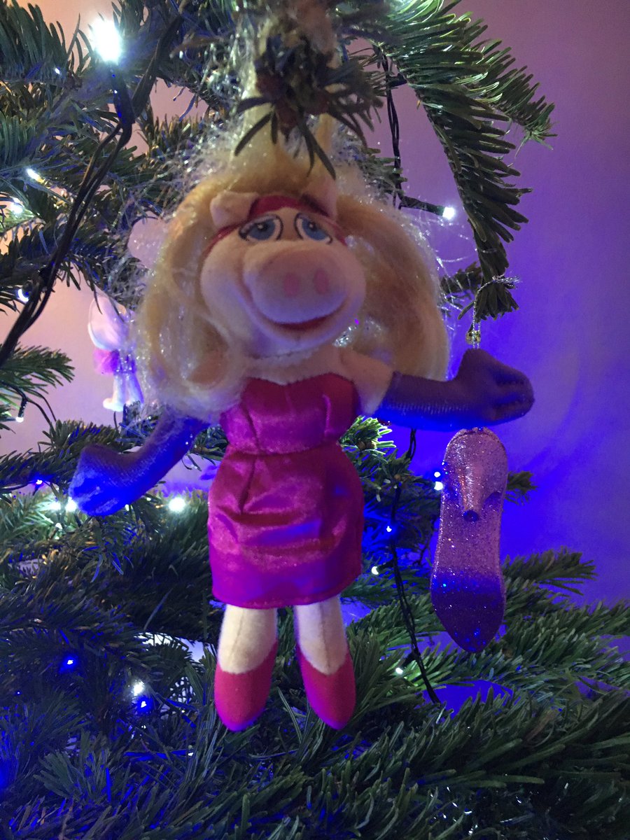 Kim_Mawhinney's tweet photo. @bernarddonoghue I'll up you a #romancenturion #vangogh and #miss piggy! https://t.co/fmeTo4GTbw