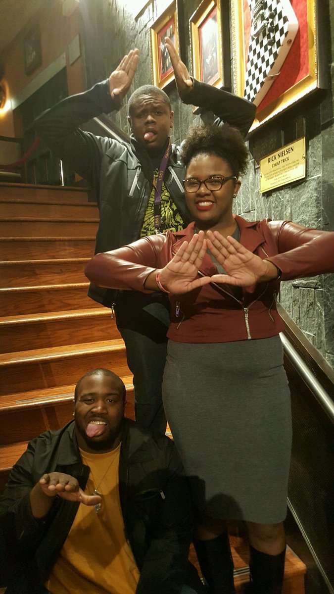 Kjkeyez's tweet image. Coleman kids for my 21st! 🐘❤️🐶 #SPR16