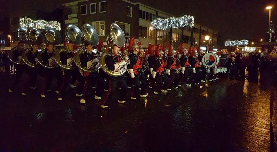 Moppe48's tweet photo. @KTK_Kampen laatste optreden van 2016 al weer een week geleden. Fantastisch gedaan. #Noorderlichtjesparade Hoogeveen https://t.co/xNSdHNXcxM