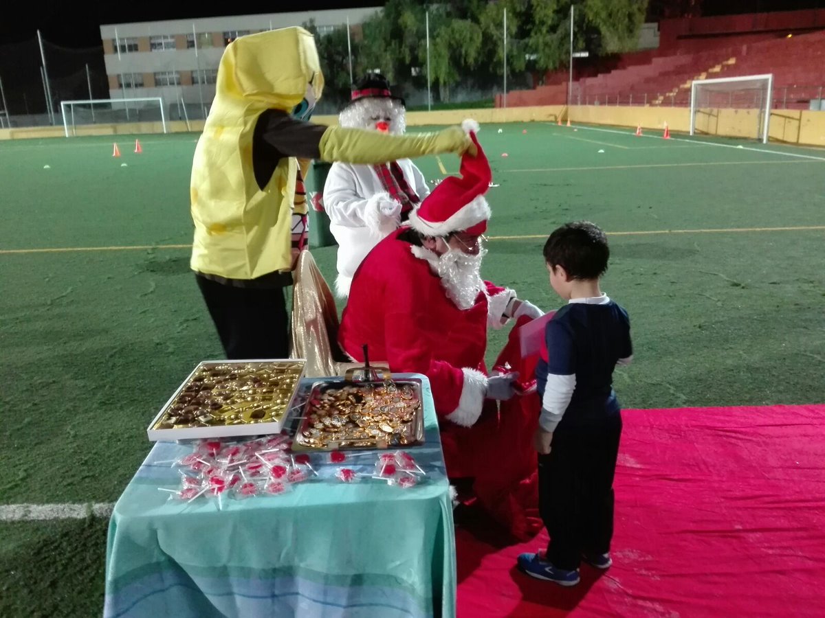 SportingCPalma's tweet photo. Papa Noel visitando a los niños de la escoleta del Sporting Ciutat de Palma. Bon Nadal https://t.co/TcbCPy5Kh8