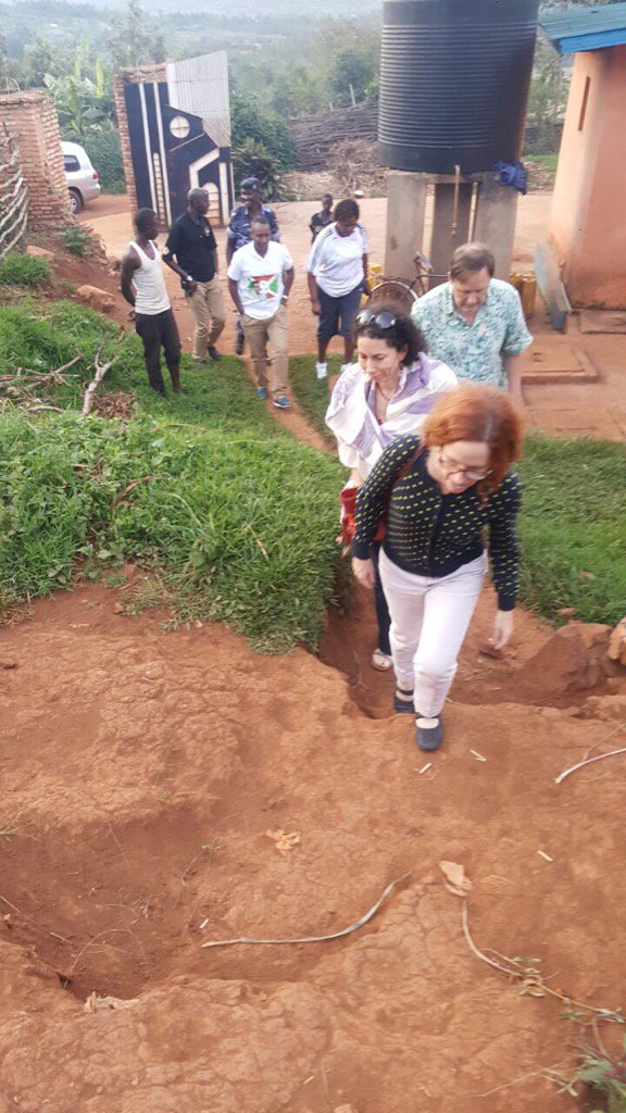 Un grand plaisir de voir des hôtes de marque chez moi. Il y a 20 ans je n aurais jamais pensé à cette bénédiction