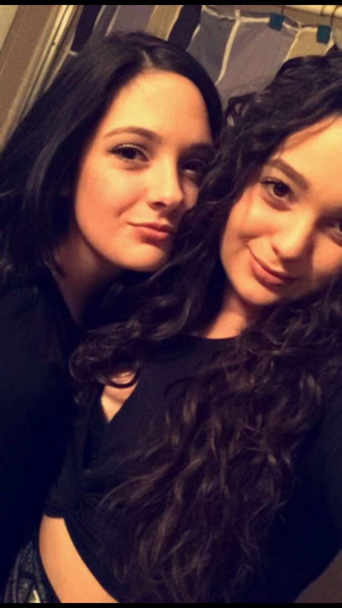 rachel_franz's tweet photo. HAPPY BIRTHDAY to my twin and bff I lysm and wish I could bring you back to school with me 💗👯@erikalawrencee https://t.co/CJCsKvYQmG