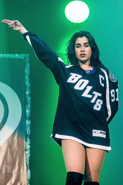 updatecharts's tweet photo. RT FOR LAUREN

#VideoMTV2016 Fifth Harmony #Now2016 #NOWFifthHarmony https://t.co/V337qbk1p6