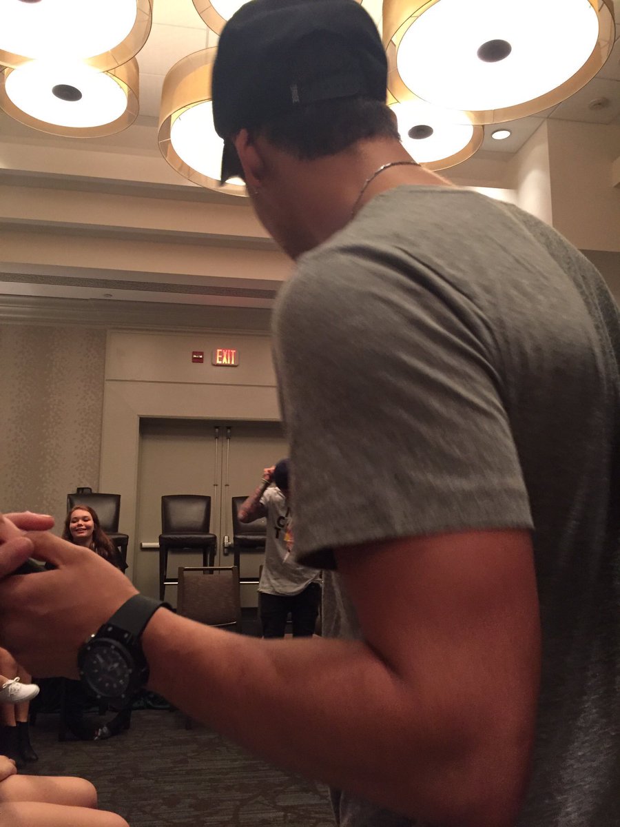 BESTOFJAl's tweet image. his arms 😩