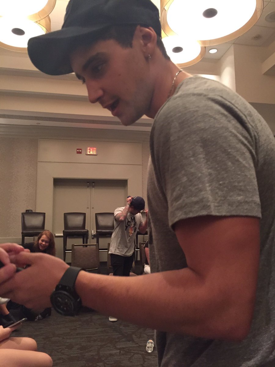 BESTOFJAl's tweet image. his arms 😩