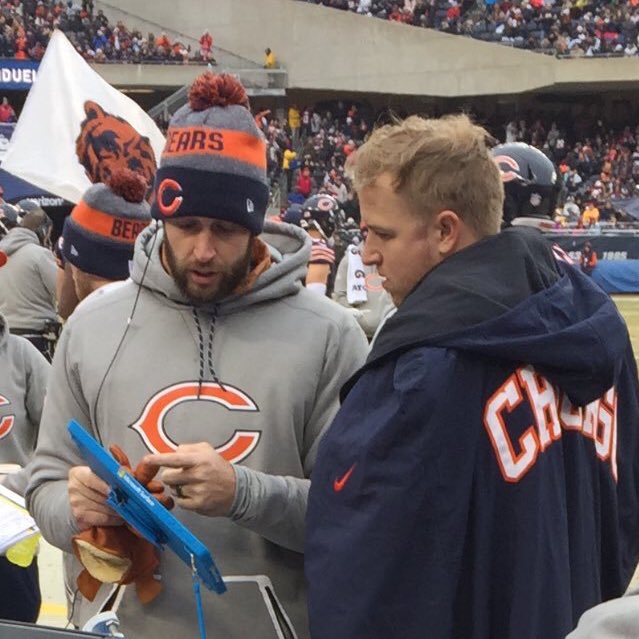 NOTSportsCenter's tweet photo. Cutler: "Now you see this CB here? He's wide open. You gotta find him."

Barkley: "Got it."

(pic via @ZachZaidman) #WASvsCHI https://t.co/p8164QwZJm