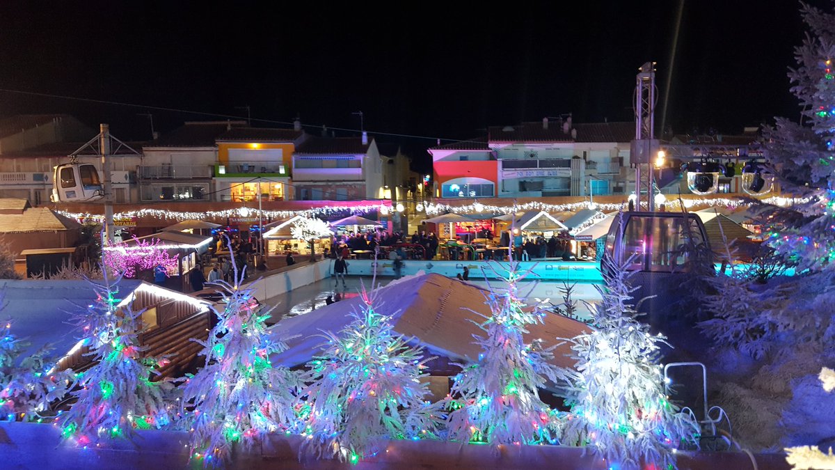Kandel_Ange's tweet photo. Un reveillon au village de Noël en bord de plage... c'est plutôt cool 😀💙🎄🎉
@portbarcares #changementdeprogramme # https://t.co/pGnszhwFin