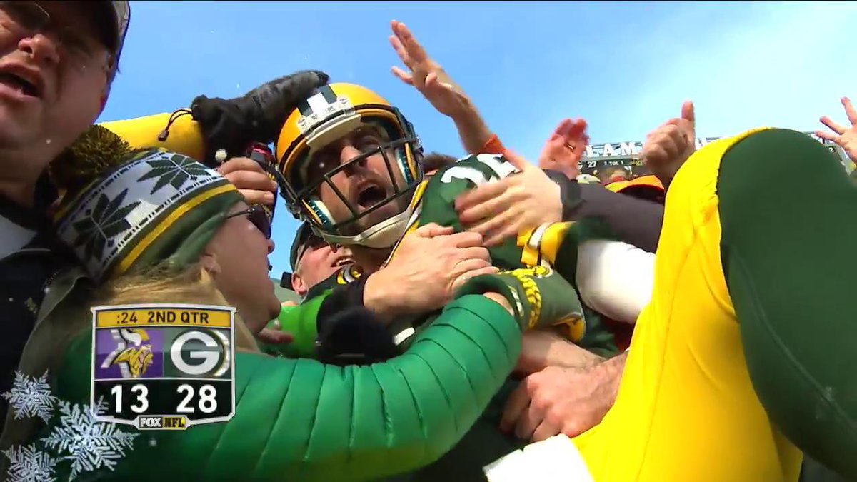 Fox Sports Nfl On Twitter Aaron Rodgers With The Lambeau Leap Minvsgb