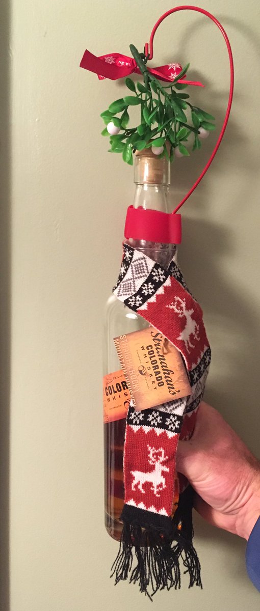Jomg11's tweet photo. This is my kinda mistletoe @Stranahans #Stranahans https://t.co/OA3iO1M2JW