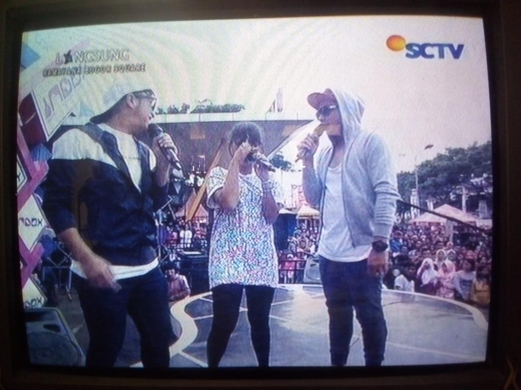 Zahra_Hira's tweet photo. Host @InboxSCTV_ hari ini kak @dhikacungkring @audimarissa_ @irfanhakim keren keren!! 😍💕 https://t.co/in3iXcayat
