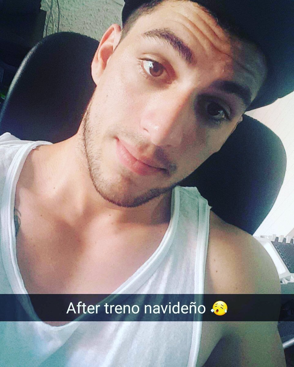 ikeparodicosta's tweet photo. Les deseo pasen una feliz navidad rodeado de sus seres queridos y/o personas especiales para ustedes. Besos😘😘 https://t.co/VVF3GMCSww